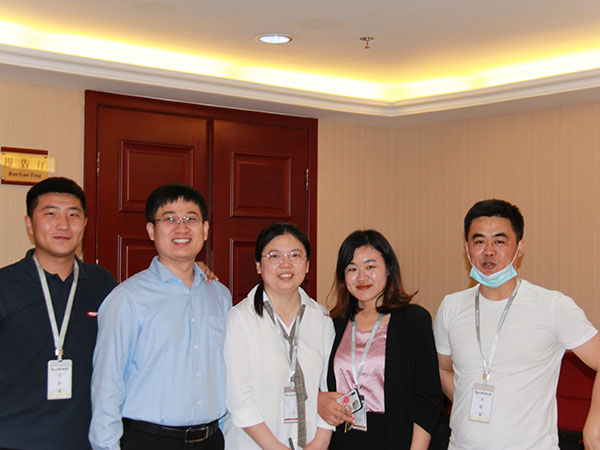 协同发展座谈会留影